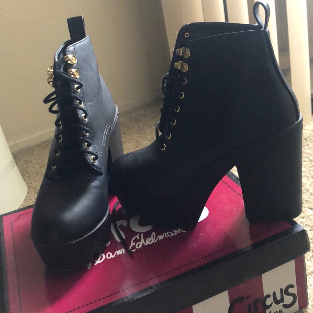 Combat boots with chunky heel 🖤